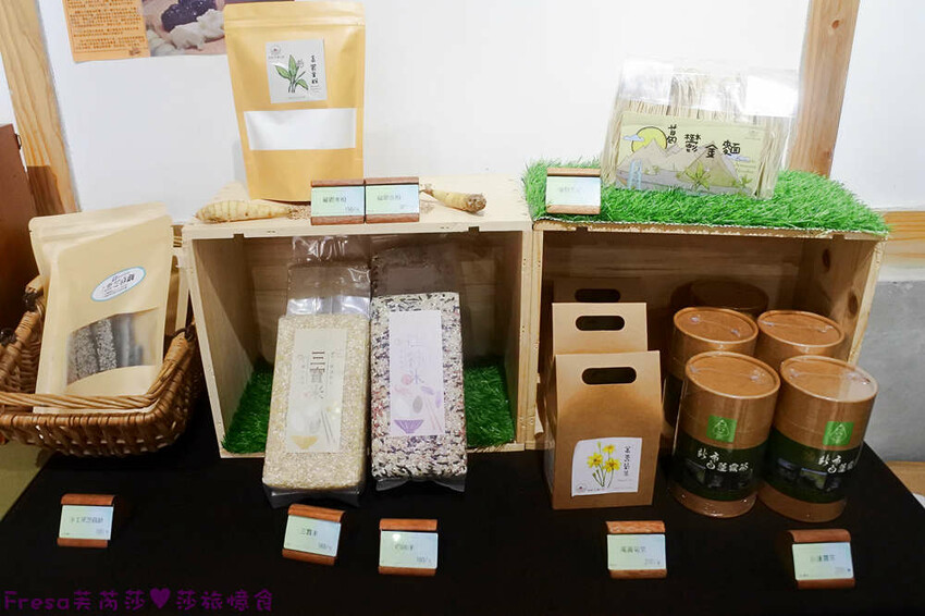 台南旅遊【山中的繽紛奇遇記│探索西拉雅文化】玉井芒果冰超沁涼＆左鎮老街DIY雪花糬喝咖啡│溫噹噹果園│熱情小子芒果冰│DIY絲絡刷刷棒│天埔社區風味餐│沐重光珈琲 - Fresa芙芮莎♥莎旅憶食