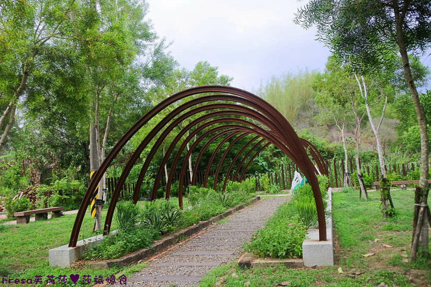 台南旅遊【山中的繽紛奇遇記│探索西拉雅文化】玉井芒果冰超沁涼＆左鎮老街DIY雪花糬喝咖啡│溫噹噹果園│熱情小子芒果冰│DIY絲絡刷刷棒│天埔社區風味餐│沐重光珈琲 - Fresa芙芮莎♥莎旅憶食