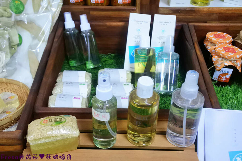 台南旅遊【山中的繽紛奇遇記│探索西拉雅文化】玉井芒果冰超沁涼＆左鎮老街DIY雪花糬喝咖啡│溫噹噹果園│熱情小子芒果冰│DIY絲絡刷刷棒│天埔社區風味餐│沐重光珈琲 - Fresa芙芮莎♥莎旅憶食