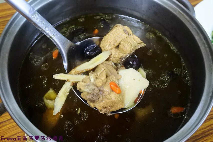 台南旅遊【山中的繽紛奇遇記│探索西拉雅文化】玉井芒果冰超沁涼＆左鎮老街DIY雪花糬喝咖啡│溫噹噹果園│熱情小子芒果冰│DIY絲絡刷刷棒│天埔社區風味餐│沐重光珈琲 - Fresa芙芮莎♥莎旅憶食