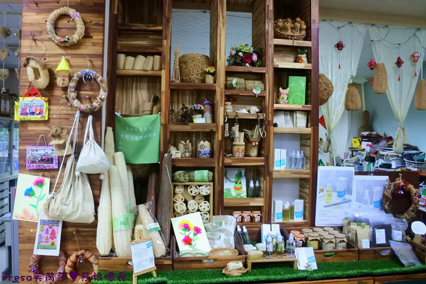 台南旅遊【山中的繽紛奇遇記│探索西拉雅文化】玉井芒果冰超沁涼＆左鎮老街DIY雪花糬喝咖啡│溫噹噹果園│熱情小子芒果冰│DIY絲絡刷刷棒│天埔社區風味餐│沐重光珈琲 - Fresa芙芮莎♥莎旅憶食