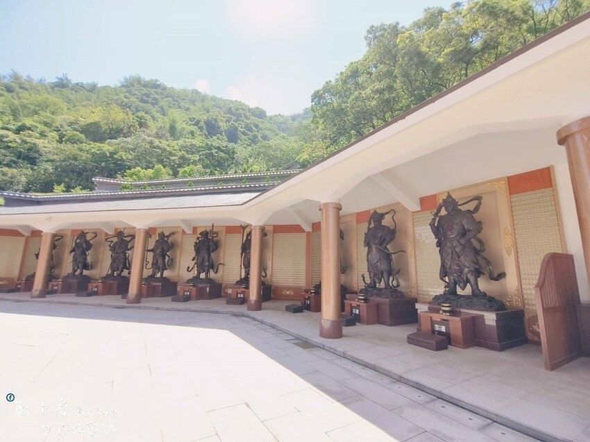 高雄六龜|彩虹山大佛-7層樓高巨大雄偉佛像.六龜必訪免費景點.不老溫泉附近