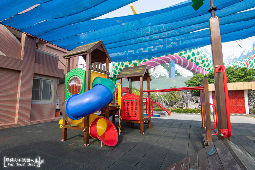 麻豆代天府｜ 一個可以上天堂下地獄的景點，超長的滾輪溜滑梯是小朋友的最愛～