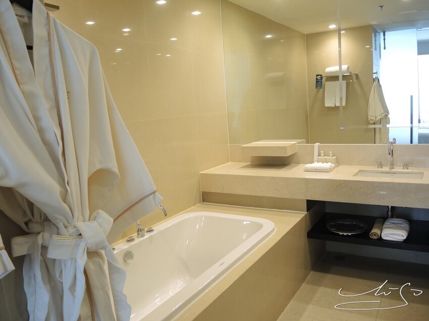 【曼谷飯店推薦】VIE Hotel Bangkok 曼谷VIE美憬閣酒店 ➤ 五星無邊際泳池，近地鐵，水門市場，Big C，四面