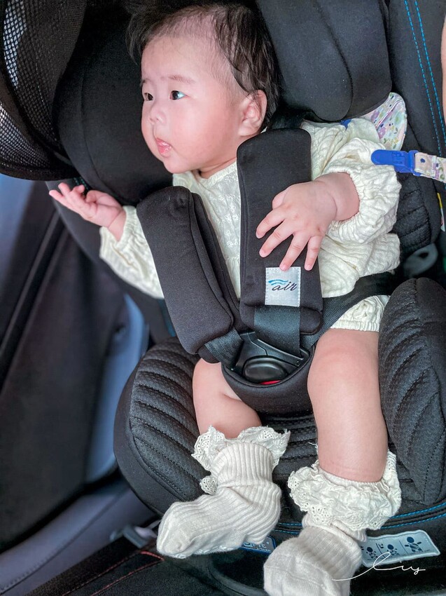 Chicco Seat3Fit Isofix安全汽座Air版 |ptt推薦安全座椅，成長型汽座可360旋轉，第三支撐腳輕鬆安裝！ - 艾薇覓食趣