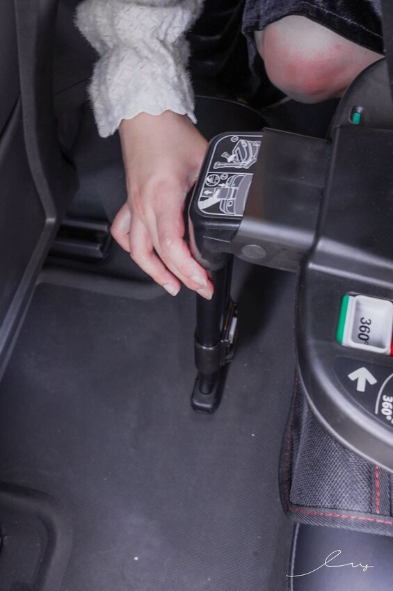 Chicco Seat3Fit Isofix安全汽座Air版 |ptt推薦安全座椅，成長型汽座可360旋轉，第三支撐腳輕鬆安裝！ - 艾薇覓食趣