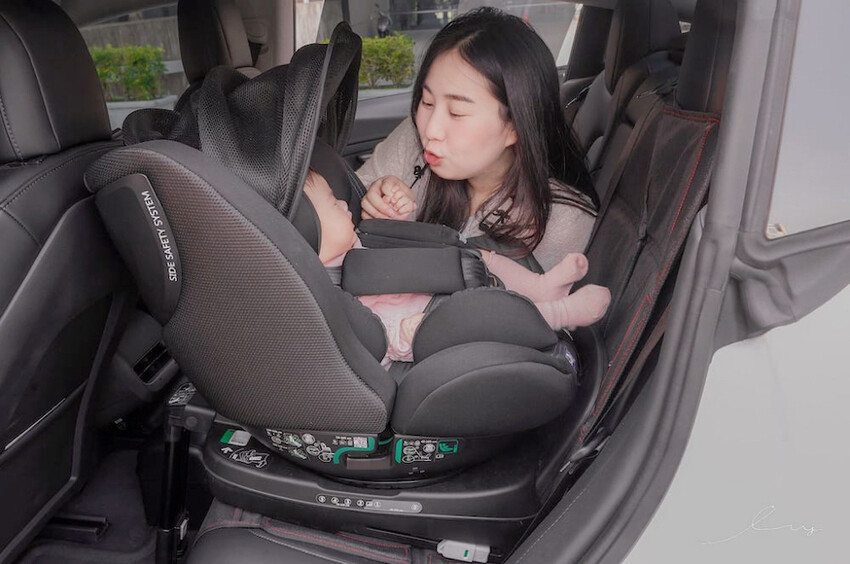 Chicco Seat3Fit Isofix安全汽座Air版 |ptt推薦安全座椅，成長型汽座可360旋轉，第三支撐腳輕鬆安裝！ - 艾薇覓食趣