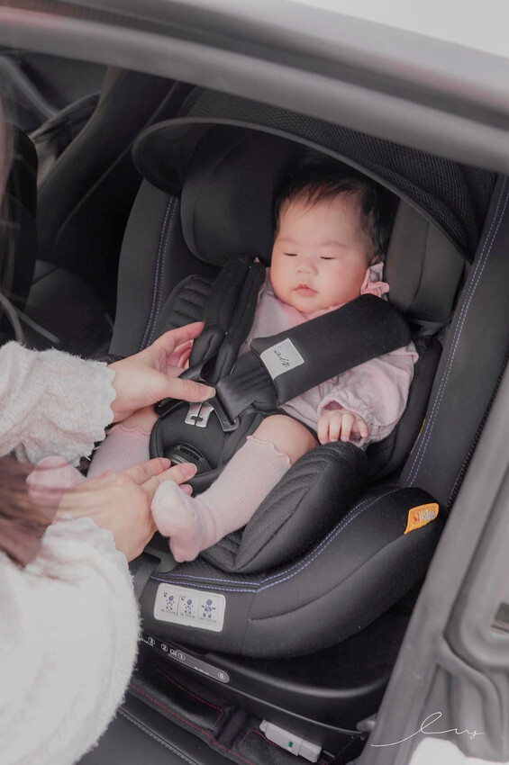 Chicco Seat3Fit Isofix安全汽座Air版 |ptt推薦安全座椅，成長型汽座可360旋轉，第三支撐腳輕鬆安裝！ - 艾薇覓食趣