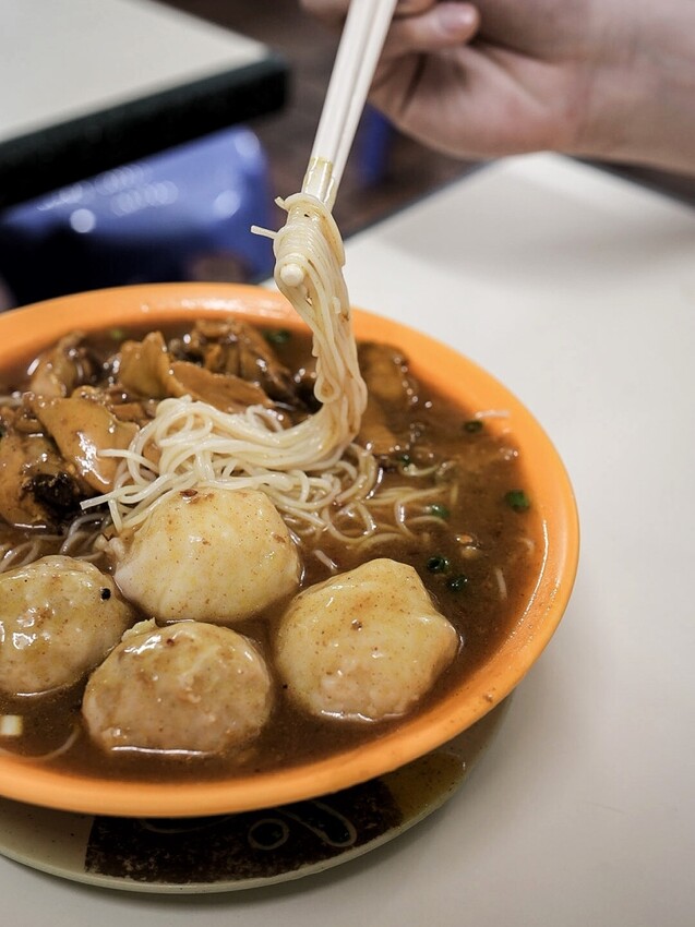 澳門|在地小吃馳名咖喱雞米!金利食店 氹仔店