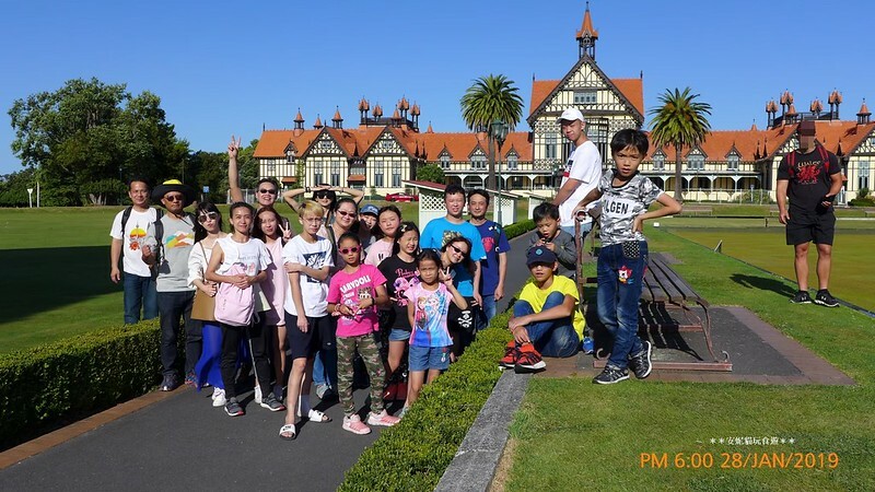 【2019紐西蘭。春遊南北島】想打滾的大草皮 vs 湖邊的地熱景像．市政公園 Government Gardens & 硫磺灣野生