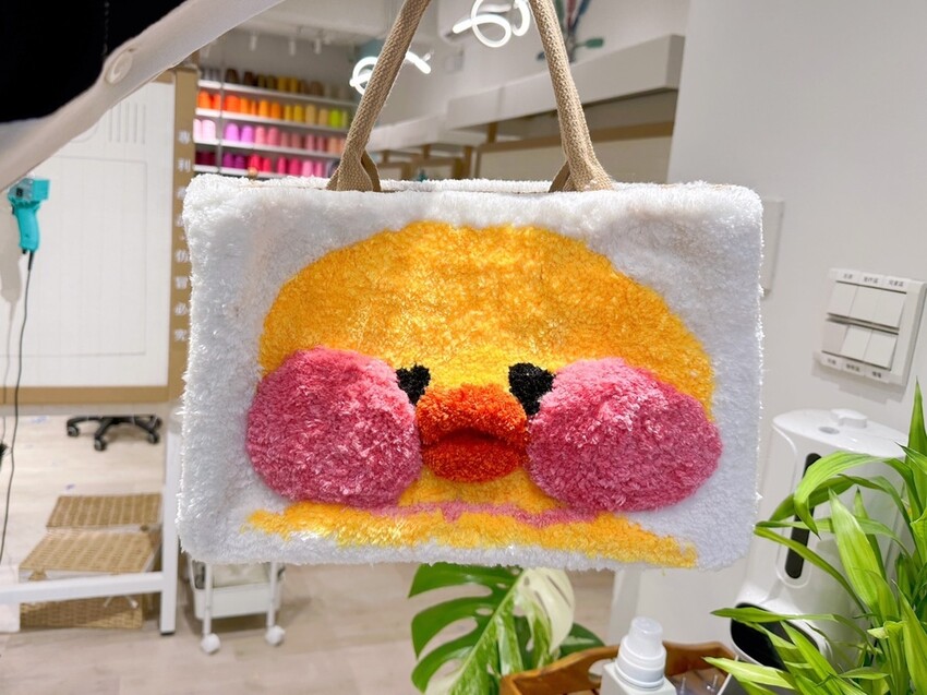 2023台北手作體驗推薦《JOMO做夢製所》用簇絨槍搭配首創「無重力系統」輕鬆製作手作地毯！松山區DIY體驗