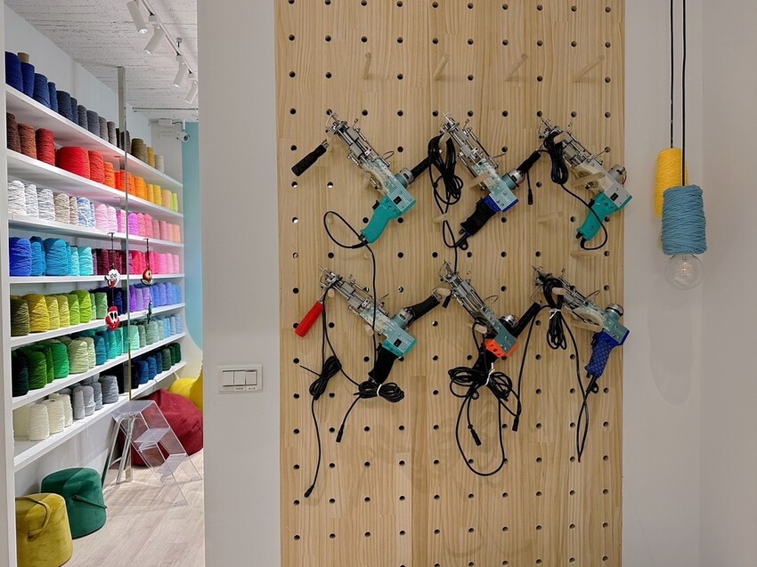 2023台北手作體驗推薦《JOMO做夢製所》用簇絨槍搭配首創「無重力系統」輕鬆製作手作地毯！松山區DIY體驗