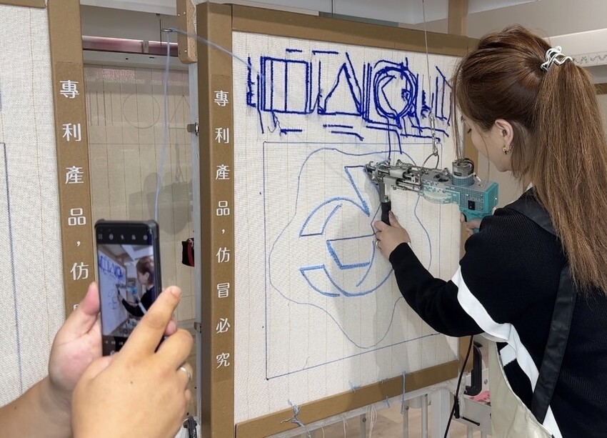 2023台北手作體驗推薦《JOMO做夢製所》用簇絨槍搭配首創「無重力系統」輕鬆製作手作地毯！松山區DIY體驗