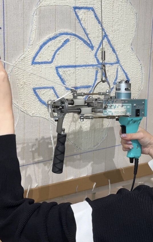 2023台北手作體驗推薦《JOMO做夢製所》用簇絨槍搭配首創「無重力系統」輕鬆製作手作地毯！松山區DIY體驗