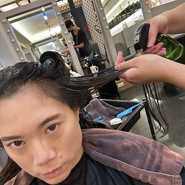 板橋府中洗髮剪髮推薦/御用髮廊/居髮廊-府中店/定期修剪長髮與瀏海，打造屬於我的美麗長髮造型
