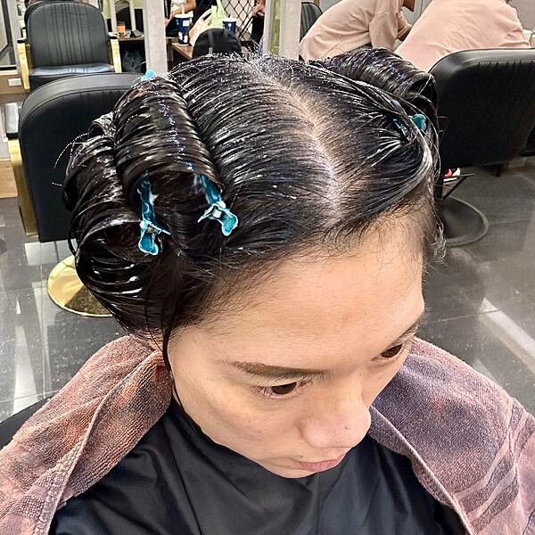 板橋府中洗髮剪髮推薦/御用髮廊/居髮廊-府中店/定期修剪長髮與瀏海，打造屬於我的美麗長髮造型