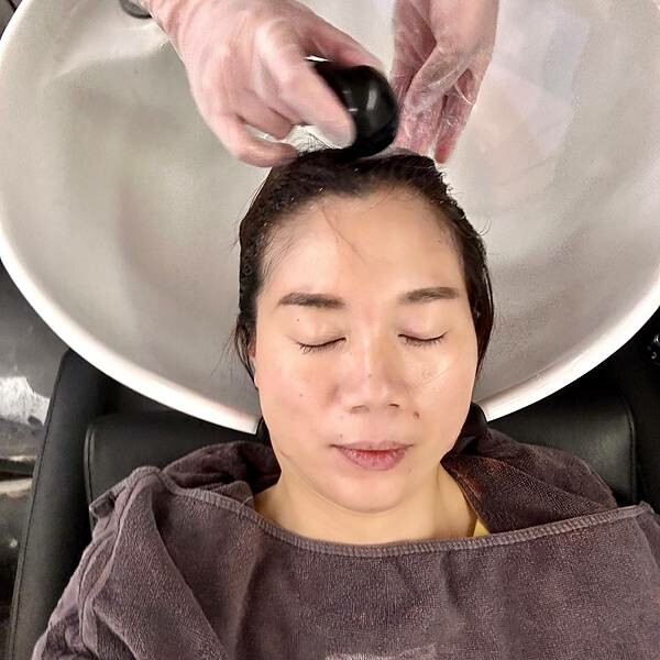 板橋府中洗髮剪髮推薦/御用髮廊/居髮廊-府中店/定期修剪長髮與瀏海，打造屬於我的美麗長髮造型