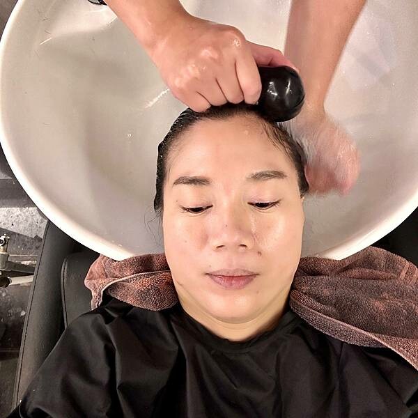 板橋府中洗髮剪髮推薦/御用髮廊/居髮廊-府中店/定期修剪長髮與瀏海，打造屬於我的美麗長髮造型