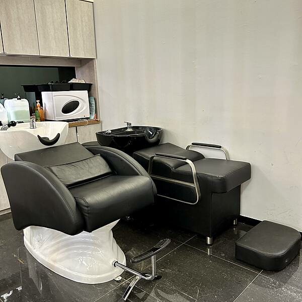 板橋府中洗髮剪髮推薦/御用髮廊/居髮廊-府中店/定期修剪長髮與瀏海，打造屬於我的美麗長髮造型