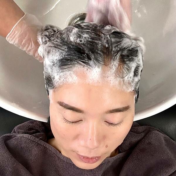 板橋府中洗髮剪髮推薦/御用髮廊/居髮廊-府中店/定期修剪長髮與瀏海，打造屬於我的美麗長髮造型