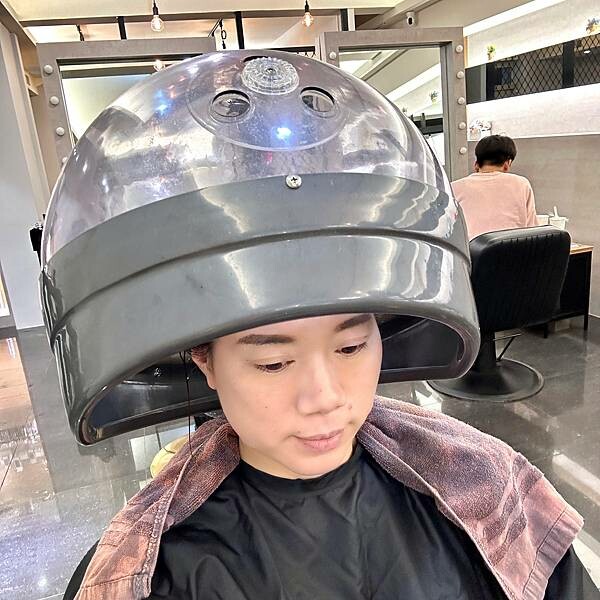 板橋府中洗髮剪髮推薦/御用髮廊/居髮廊-府中店/定期修剪長髮與瀏海，打造屬於我的美麗長髮造型