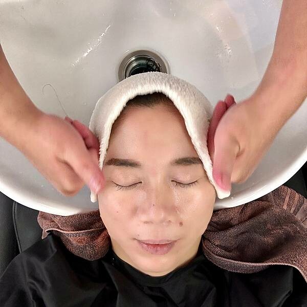 板橋府中洗髮剪髮推薦/御用髮廊/居髮廊-府中店/定期修剪長髮與瀏海，打造屬於我的美麗長髮造型