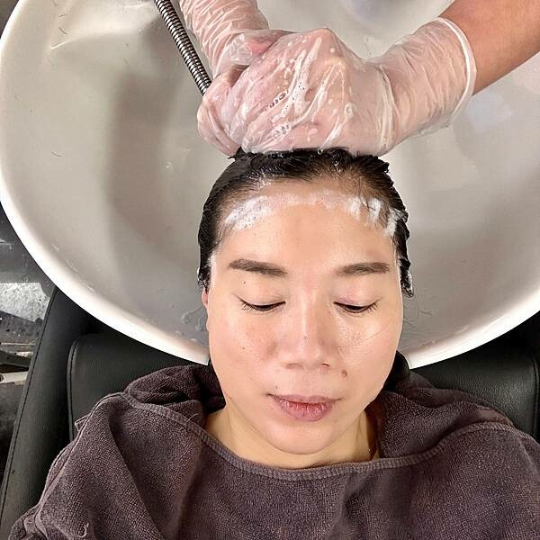 板橋府中洗髮剪髮推薦/御用髮廊/居髮廊-府中店/定期修剪長髮與瀏海，打造屬於我的美麗長髮造型