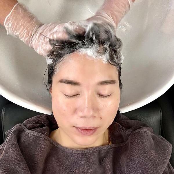 板橋府中洗髮剪髮推薦/御用髮廊/居髮廊-府中店/定期修剪長髮與瀏海，打造屬於我的美麗長髮造型