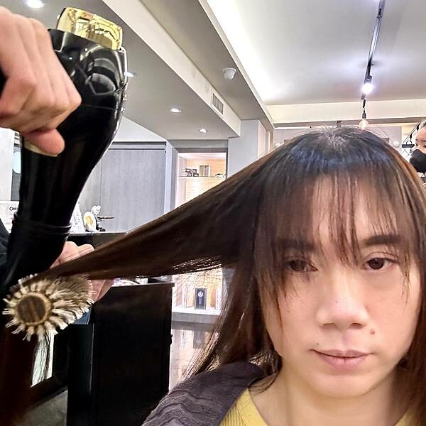 板橋府中洗髮剪髮推薦/御用髮廊/居髮廊-府中店/定期修剪長髮與瀏海，打造屬於我的美麗長髮造型