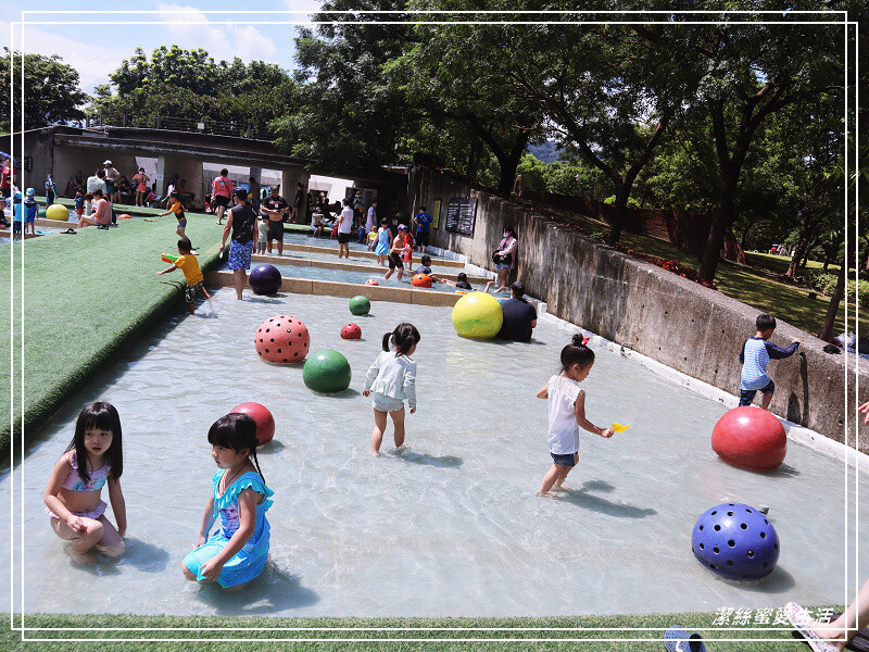 鶯歌陶瓷博物館-不僅有夏日免費戲水!室內展館X戶外藝術園區~寓教於樂親子景點
