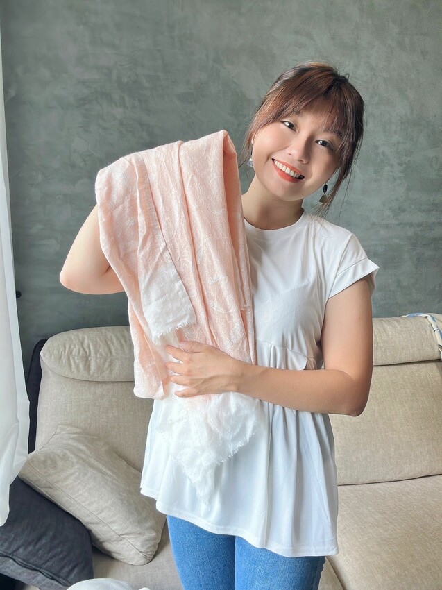 2023夏日羊毛披肩穿搭｜小資女孩必學披肩穿搭術｜簡單步驟 一週穿搭不重樣｜艾可繡-繡花機織高級細羊毛披肩 - 萍姐愛分享