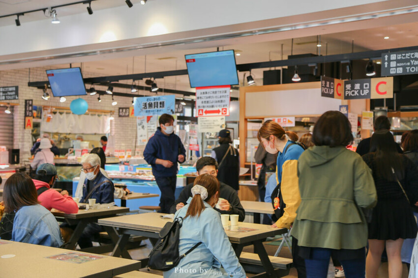 【函館美食】函館海鮮市場本店，炙燒起士蝦、生魚片握壽司、帆立貝湯，新鮮便宜！
