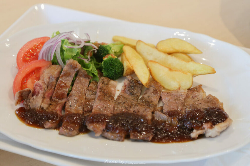 【函館美食】函館海鮮市場本店，炙燒起士蝦、生魚片握壽司、帆立貝湯，新鮮便宜！