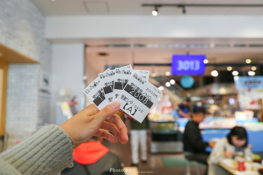 【函館美食】函館海鮮市場本店，炙燒起士蝦、生魚片握壽司、帆立貝湯，新鮮便宜！