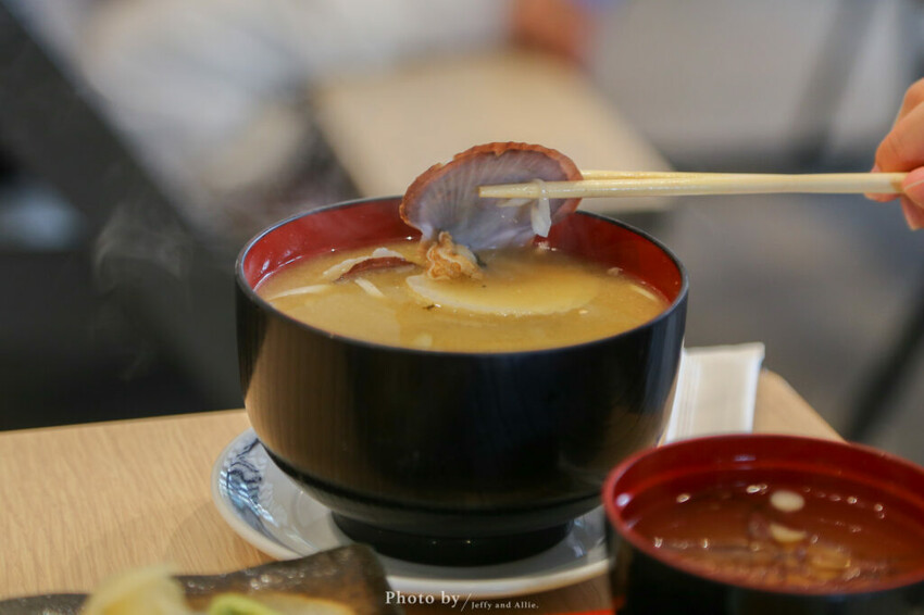 【函館美食】函館海鮮市場本店，炙燒起士蝦、生魚片握壽司、帆立貝湯，新鮮便宜！