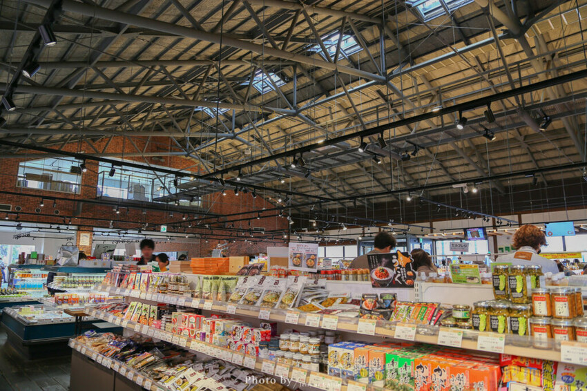 【函館美食】函館海鮮市場本店，炙燒起士蝦、生魚片握壽司、帆立貝湯，新鮮便宜！