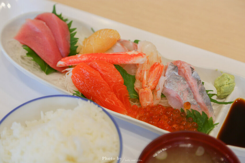 【函館美食】函館海鮮市場本店，炙燒起士蝦、生魚片握壽司、帆立貝湯，新鮮便宜！