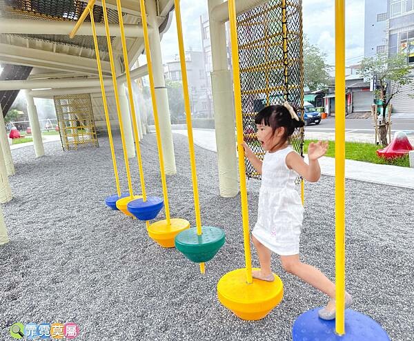 ★屏東公園★ 林邊共融公園,飛天火車和蓮霧森林探險公園,鄰近林邊車站一次就能玩兩個遊戲場