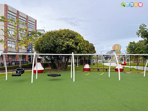 ★屏東公園★ 林邊共融公園,飛天火車和蓮霧森林探險公園,鄰近林邊車站一次就能玩兩個遊戲場