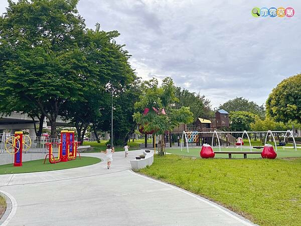★屏東公園★ 林邊共融公園,飛天火車和蓮霧森林探險公園,鄰近林邊車站一次就能玩兩個遊戲場