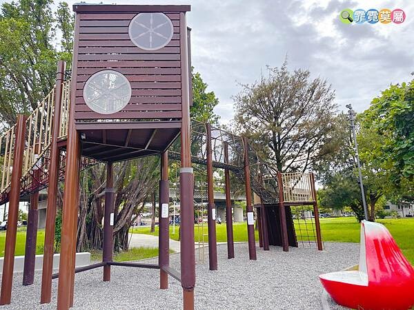 ★屏東公園★ 林邊共融公園,飛天火車和蓮霧森林探險公園,鄰近林邊車站一次就能玩兩個遊戲場
