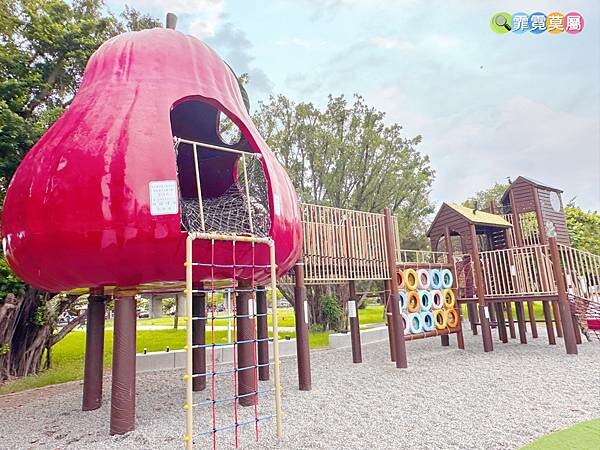 ★屏東公園★ 林邊共融公園,飛天火車和蓮霧森林探險公園,鄰近林邊車站一次就能玩兩個遊戲場