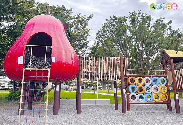 ★屏東公園★ 林邊共融公園,飛天火車和蓮霧森林探險公園,鄰近林邊車站一次就能玩兩個遊戲場