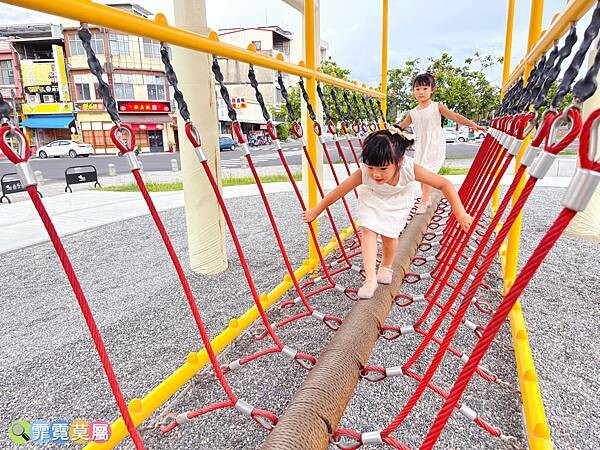 ★屏東公園★ 林邊共融公園,飛天火車和蓮霧森林探險公園,鄰近林邊車站一次就能玩兩個遊戲場