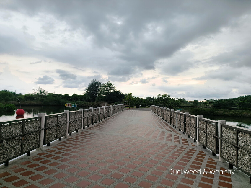 【台南景點】台江四草海堤「台江阿嬤」∣漂流木藝術地景創作∣「吾海吾江」台江最熱門的打卡景點∣