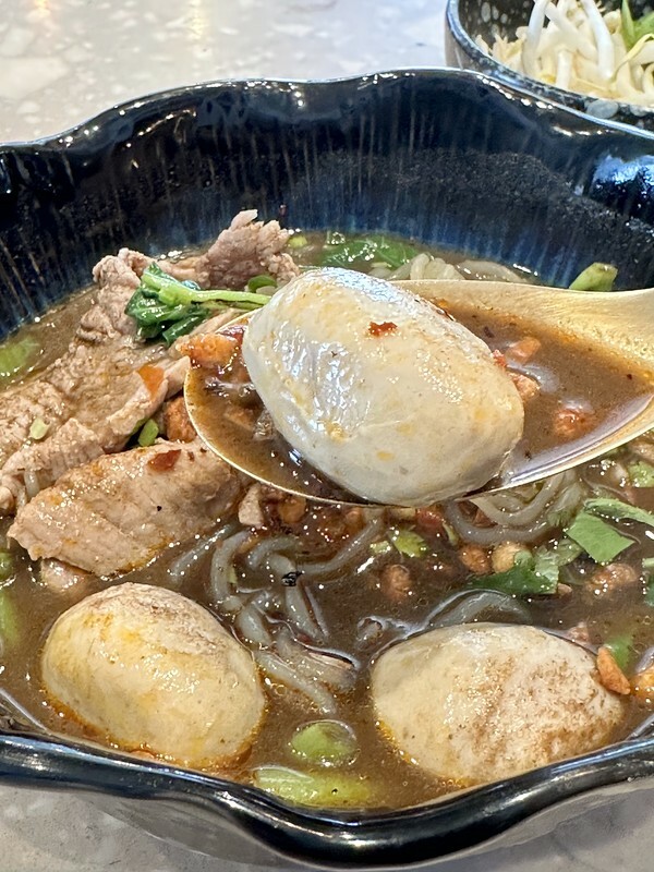 【亞洲，泰國，曼谷】頂級高價船麵～Thong Smith Ari （ทองสมิทธ์ อารีย์ /通思密船粉）。（曼谷美食，曼谷