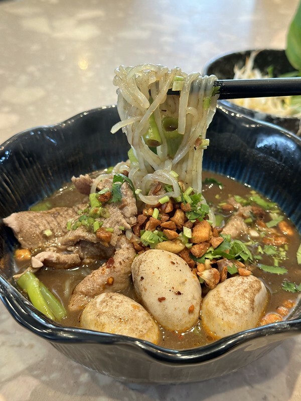 【亞洲，泰國，曼谷】頂級高價船麵～Thong Smith Ari （ทองสมิทธ์ อารีย์ /通思密船粉）。（曼谷美食，曼谷