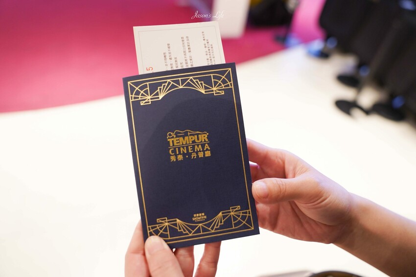 【台中南屯|景點】台中文心秀泰影城-丹普廳。文心秀泰,躺在40萬電動床舒服看電影,VIP零食區及600元美食