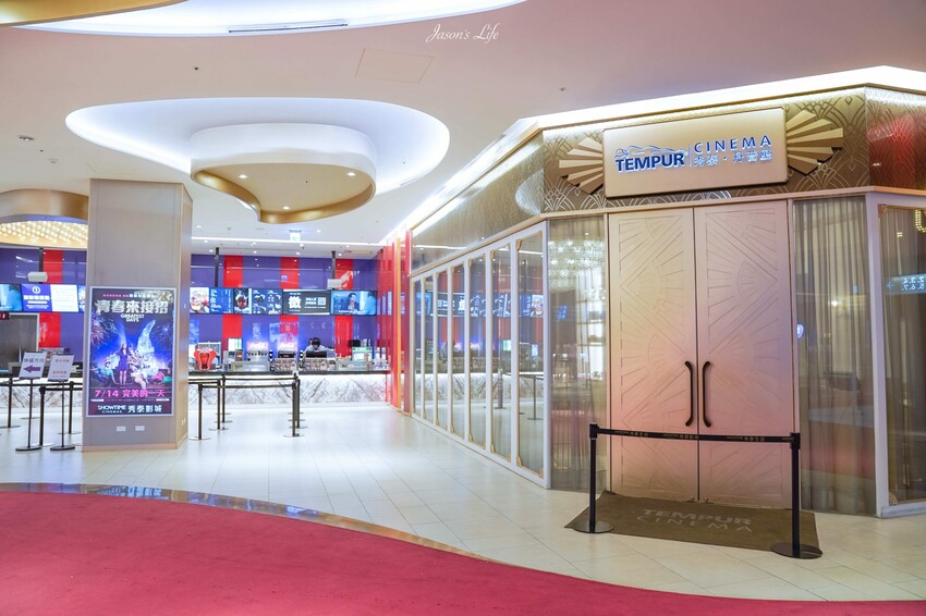 【台中南屯|景點】台中文心秀泰影城-丹普廳。文心秀泰,躺在40萬電動床舒服看電影,VIP零食區及600元美食