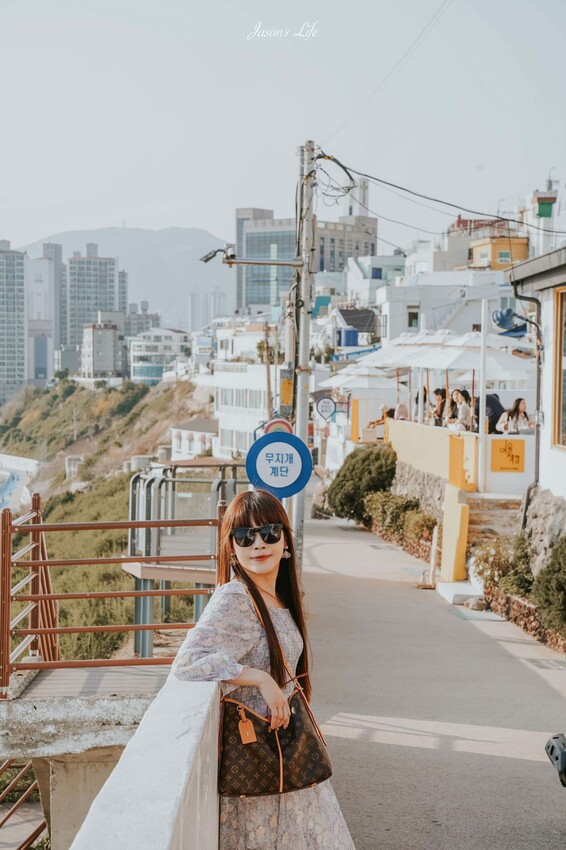 【韓國釜山｜景點】白淺灘文化村(흰여울문화마을)。影島必去景點，無數間海景咖啡廳，欣賞夕陽的約會散步景